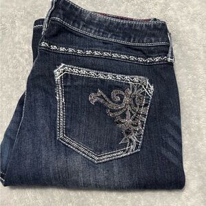 Wrangler Rock47 ladies Jeans. Size 13/14 x 34l. Silver thread with gray beads.